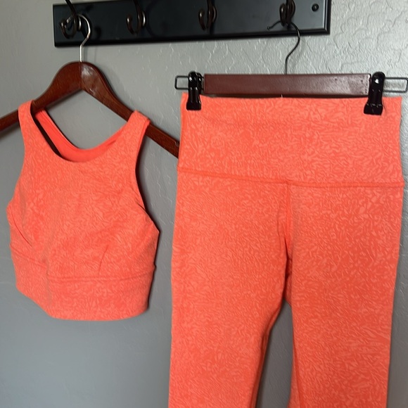 Like New patterned orange matching high waist yoga pants w matching sports bra. - Picture 4 of 4
